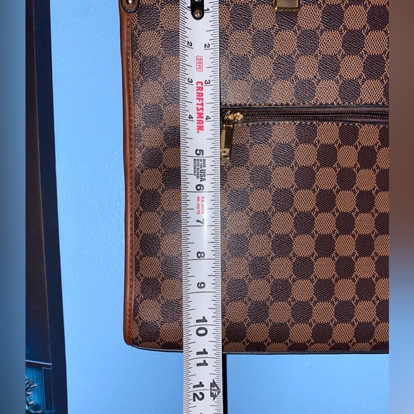 2 in 1 Large Tote Purse w/ Acrylic Circular Handles - Picture 12 of 16